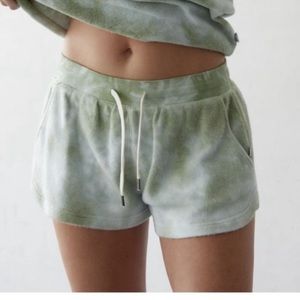 Feat Soft Fuzzy Blanket Shorts xl